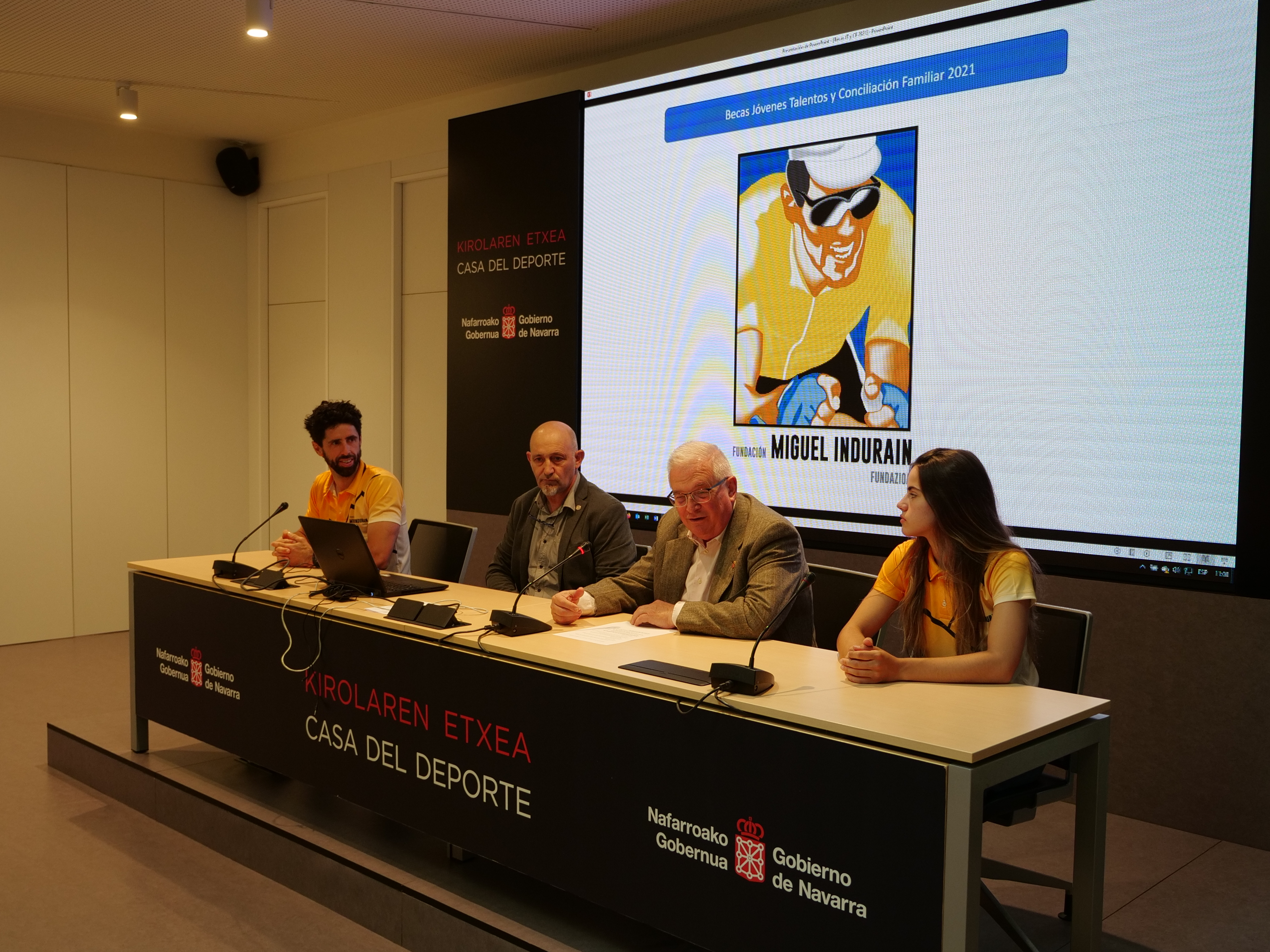 Presentaci&oacute;n de las becas para J&oacute;venes Talentos y de Corresponsabilidad Familiar